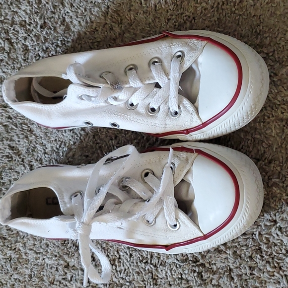 Converse Chuck-Taylors - Picture 1 of 6
